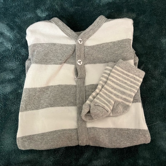 🔶 3 for $15 Burt’s Bees Onesie - Picture 2 of 5